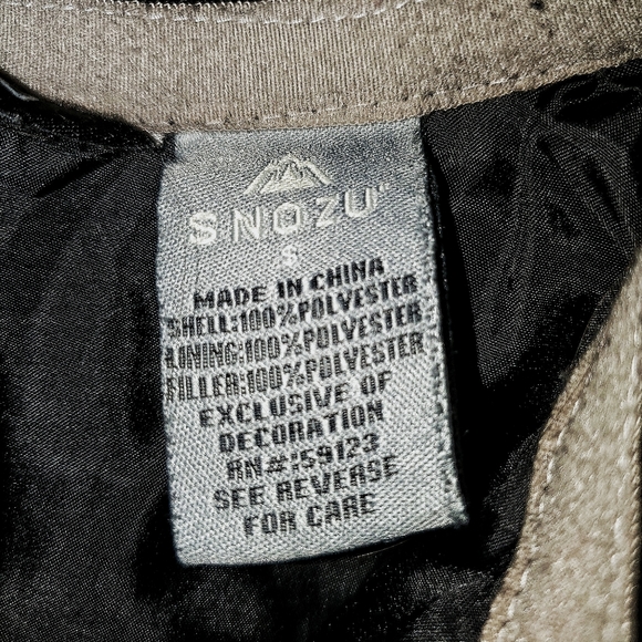 Fitted Black Fall Vest - Picture 3 of 3